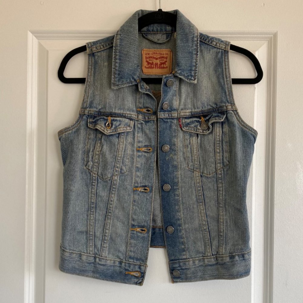 Levi's Women's Trucker Denim Vest (S)